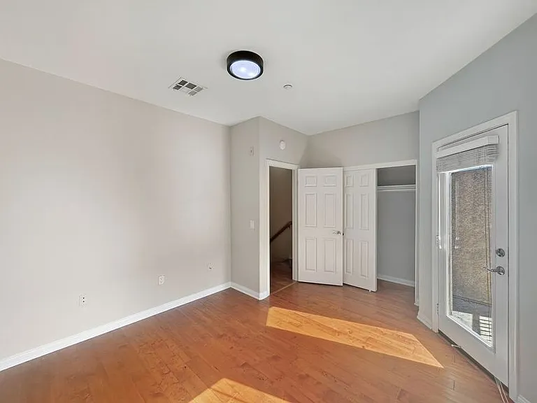 3938 Iowa St — Photo 11