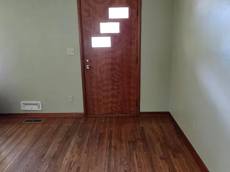 925 Sunset Dr — Photo 4