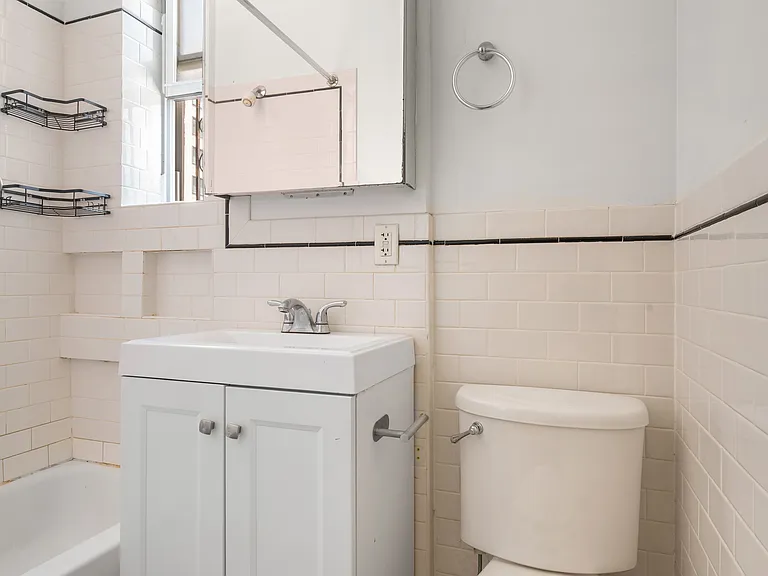 331 E 33rd St #2A — Photo 5