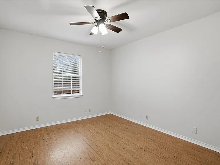 106 N Shaw St #106 — Photo 7