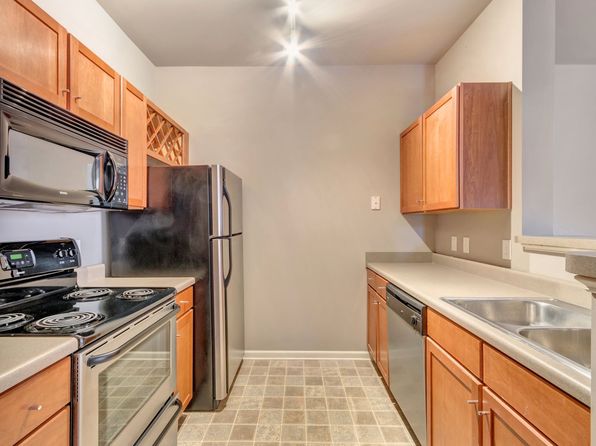 745 Walker Sq APT 2C