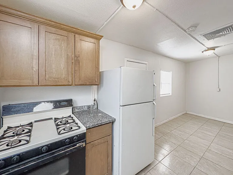 809 N Virginia St — Photo 17