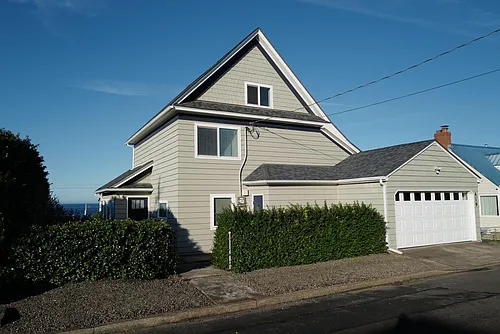 419 NW High St Photo 1