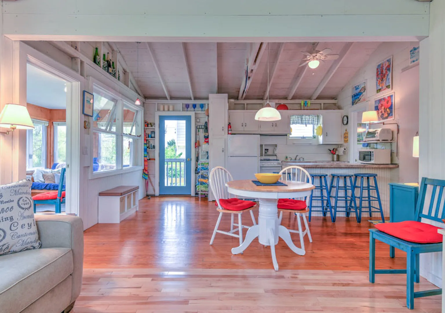 Cozy Westhampton Beach Cottage Steps to the Beach — Photo 1
