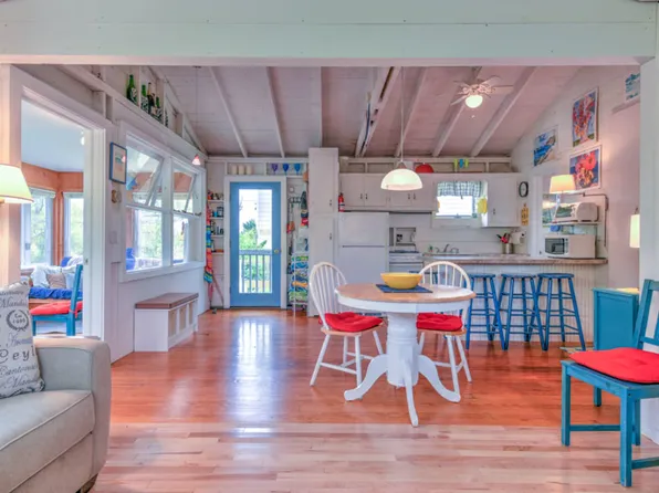418 Dune Rd, Westhampton, NY 11978