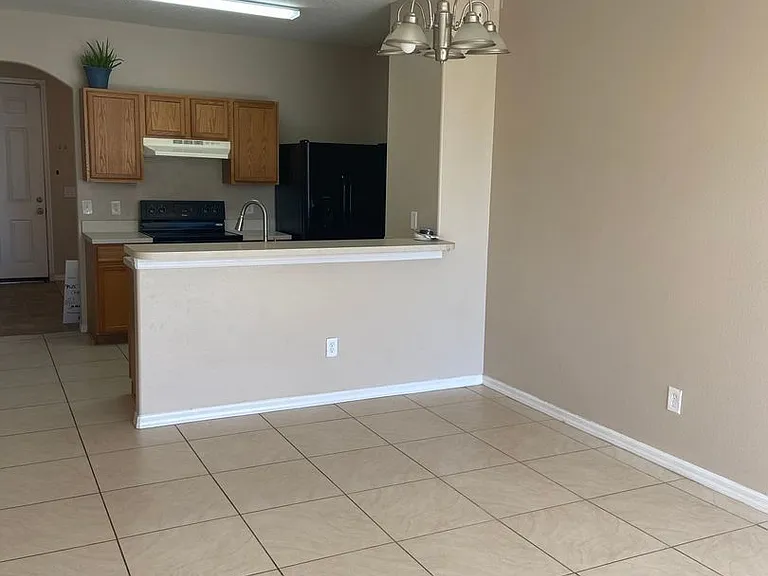 628 Madina Cir — Photo 9