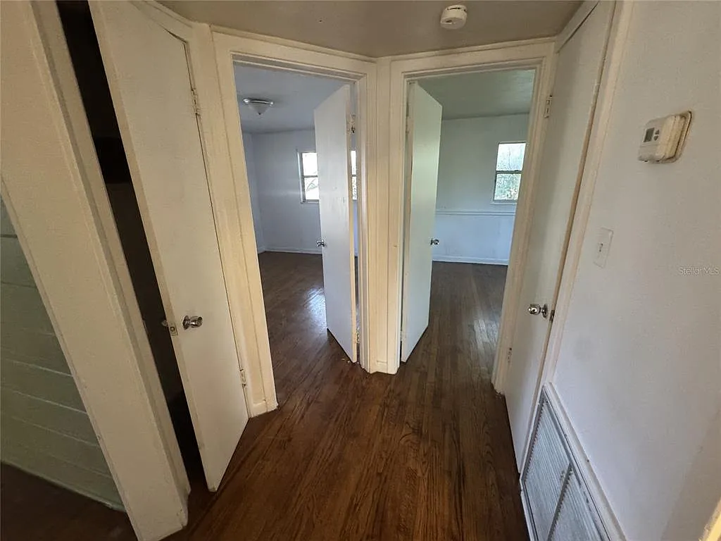 3 bed, 1.0 bath, 902 sqft, $1,095 — Photo 4