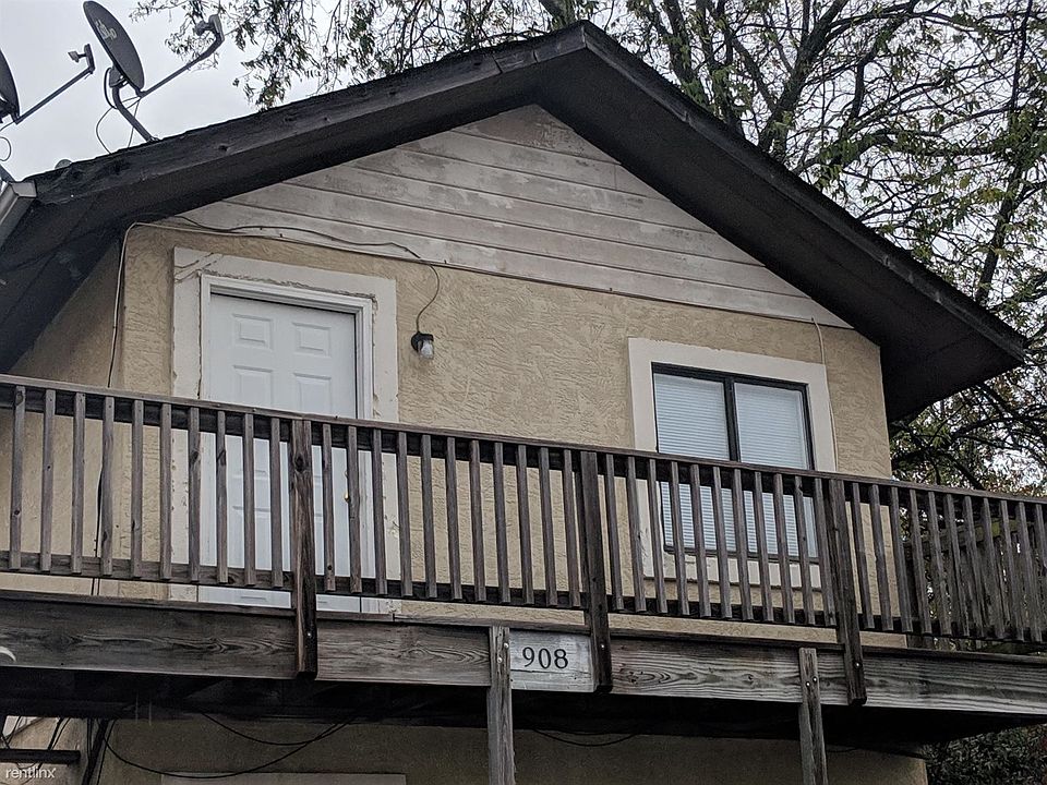 holden drive outside - Copy