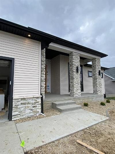 2nd image of 6807 Wexford Way NE