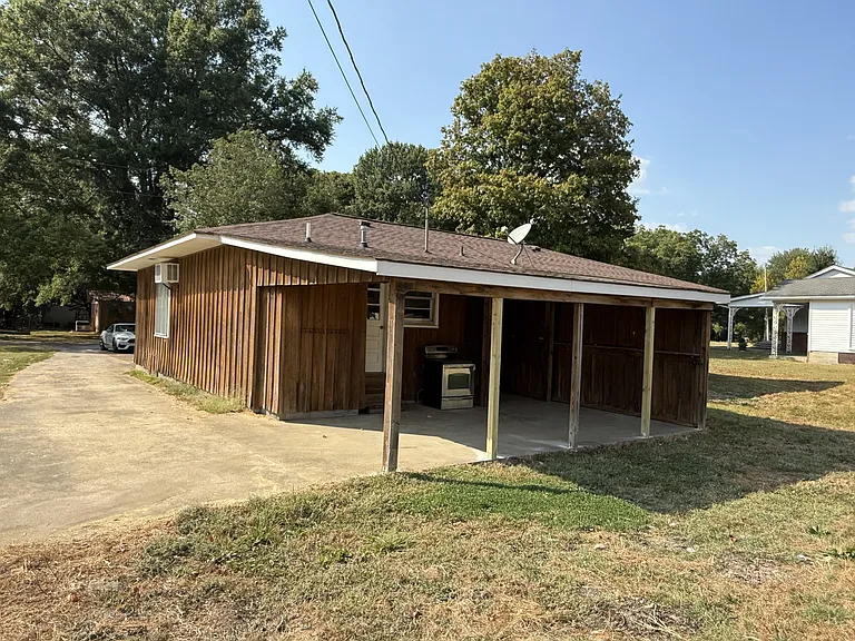 417 N College St — Photo 19