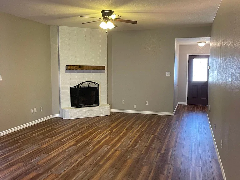 4700 Topaz Ln — Photo 2