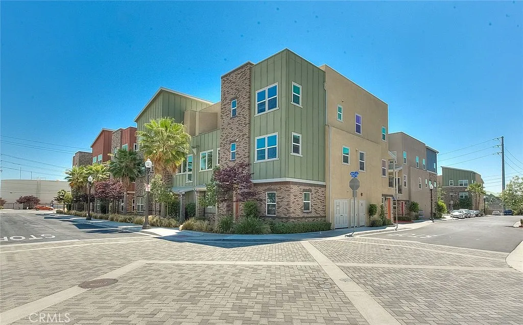 2 bed, 2.5 bath, 1434 sqft, $3,150 — Photo 3