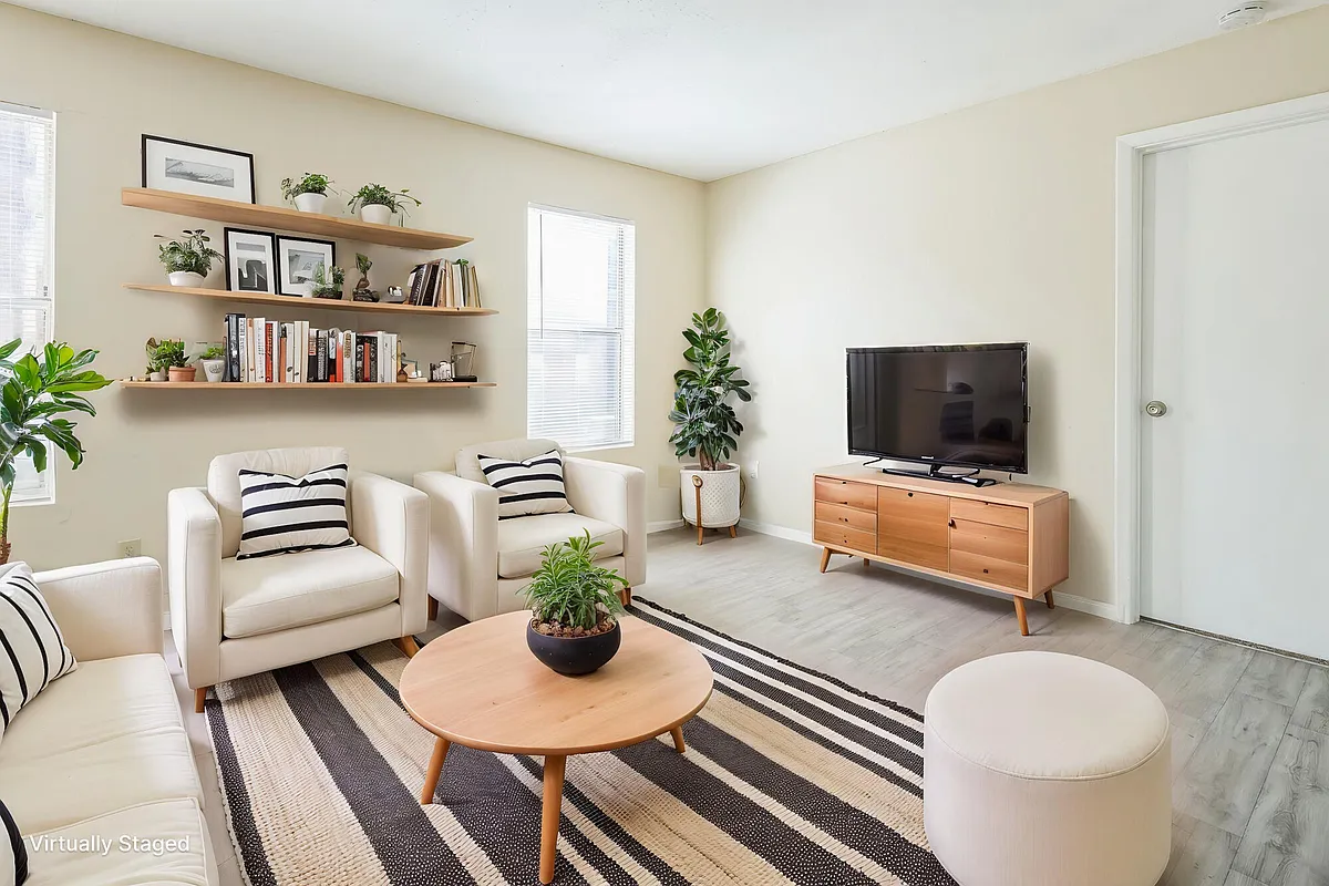 Building Photo - Springtree Apartments