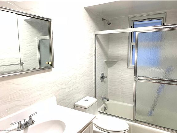 3rd image of 307 Poultney St #2