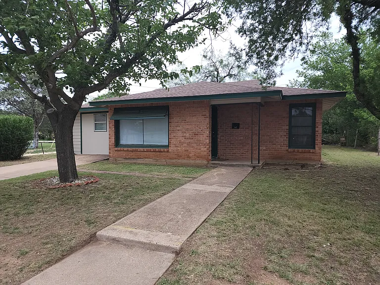 1617 Avenue D — Photo 1
