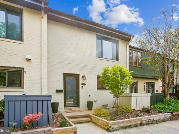 2017 Sarazen Pl, Reston, VA 20191