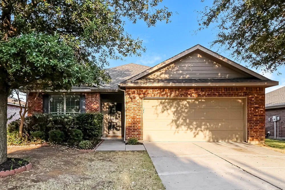 3 bed, 2.0 bath, 1994 sqft, $2,645 — Photo 1