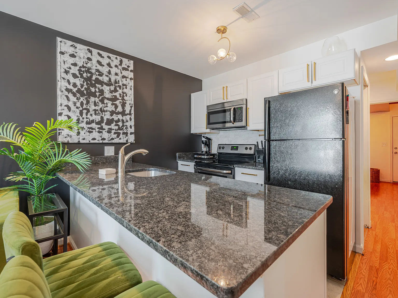 1 bed, 700 sqft, $1,795 — Photo 2
