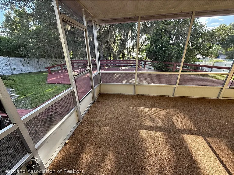 647 Holmes Ave — Photo 7