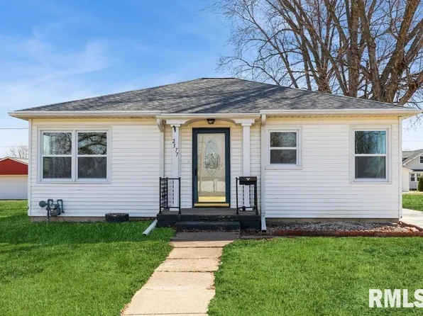 2377 Barker St, Clinton, IA 52732