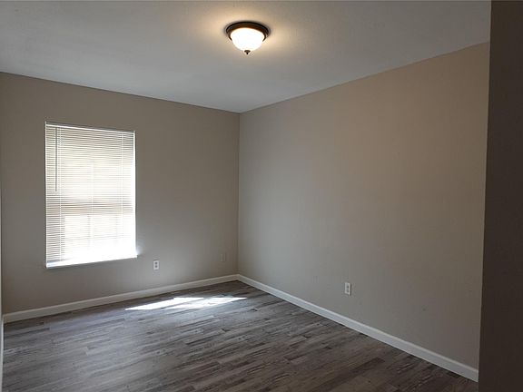 5th image of 7806 Beckley St Ste B