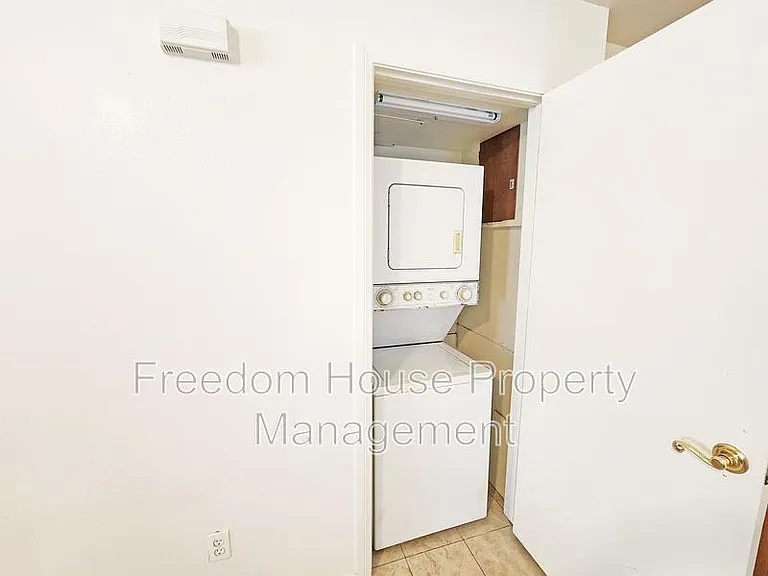 2341 E Calvada Blvd #2 — Photo 11