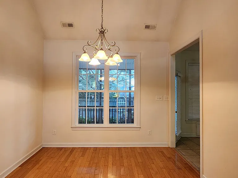 302 Savannah Dr — Photo 8