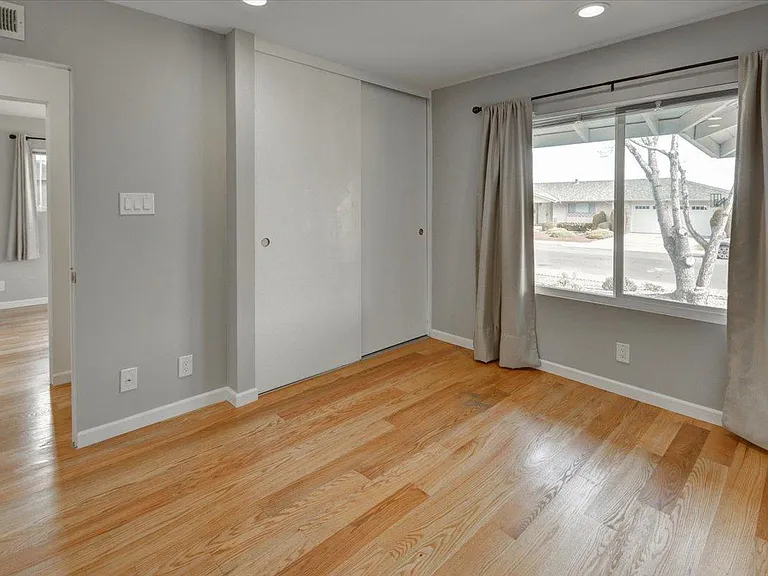 207 Valencia Dr — Photo 24