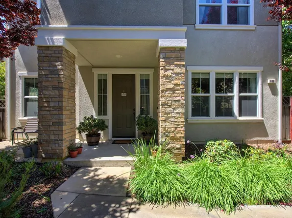 406 Toyon Ln, Vacaville, CA 95687