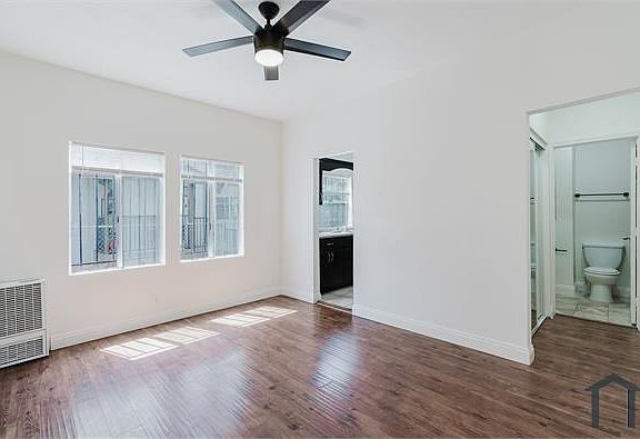 3rd image of 719 W 47th St APT 1