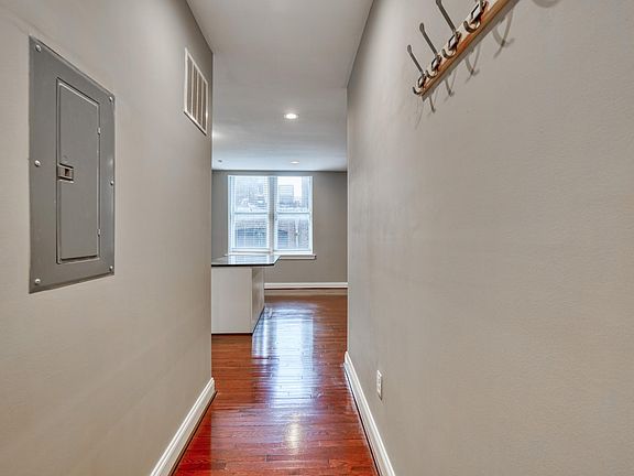 4th image of 208 E Redwood St APT 4D