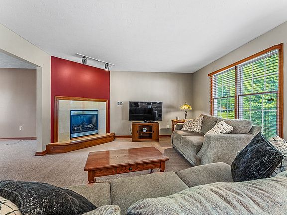 3rd image of 1872 Lori Ln