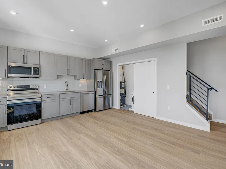 1205 S 15th St #4C — Photo 3
