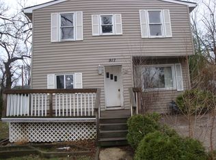 917 N Clarendon Dr, Round Lake Beach, IL