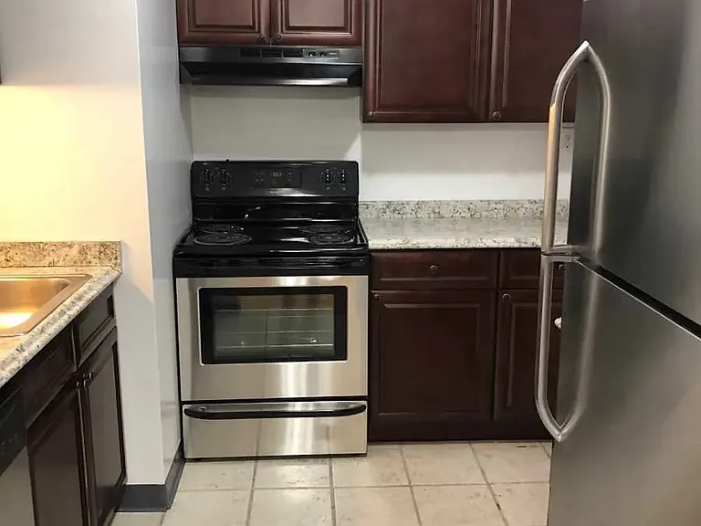 Blake House Apartments — Photo 7