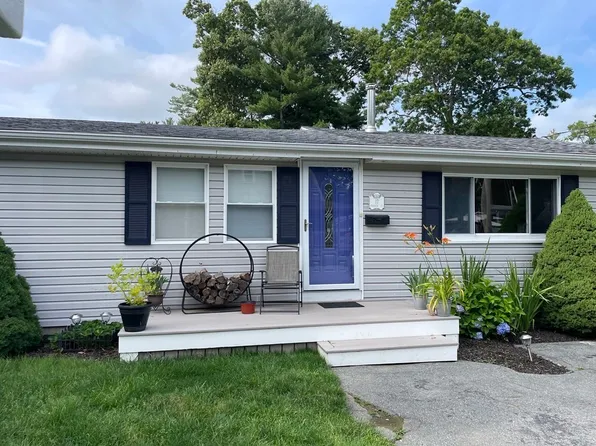 17 Sparrow St, New Bedford, MA 02745