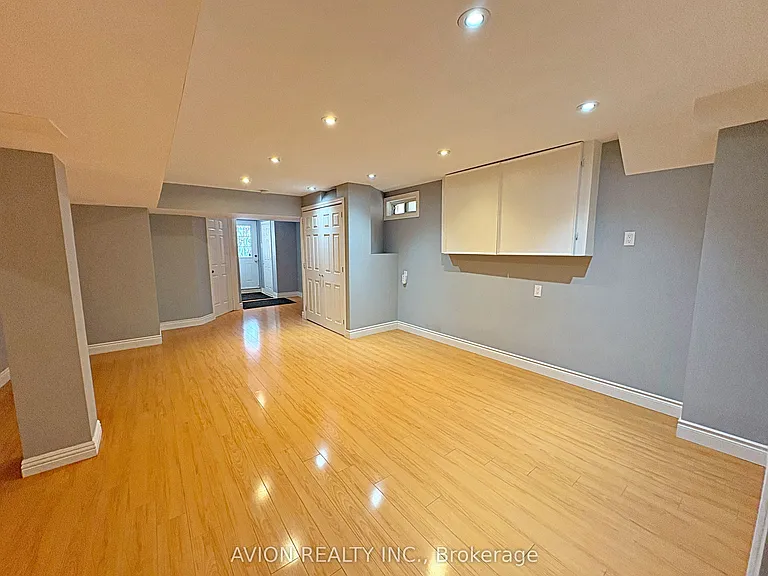91 Ridgeway Ct #LOWER — Photo 7