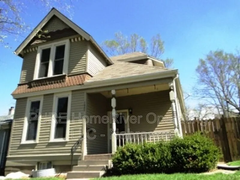 3 bed, 2.0 bath, 1301 sqft, $1,800 — Photo 1