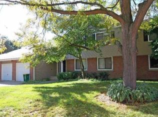 989 Pine Tree Cir S, Buffalo Grove, IL