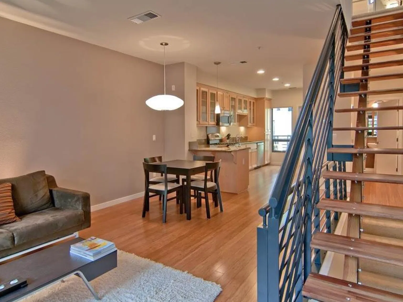 2 bed, 2.5 bath, 1203 sqft, $3,400 — Photo 3