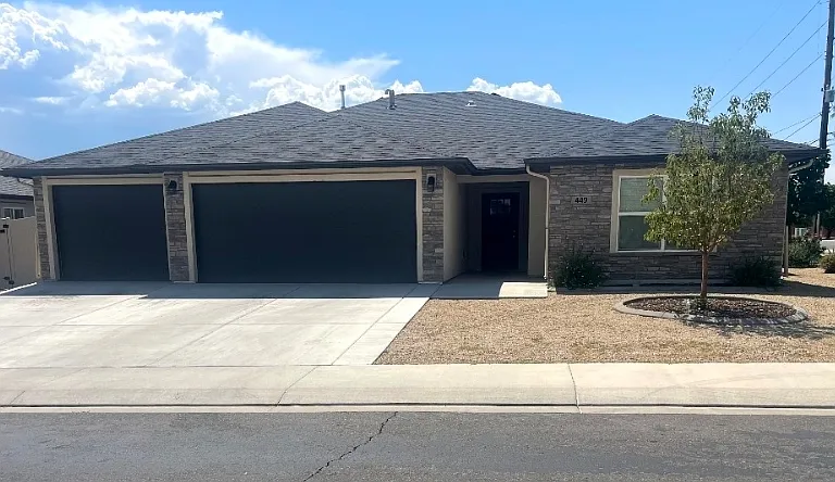 449 Fox Meadows St — Photo 1