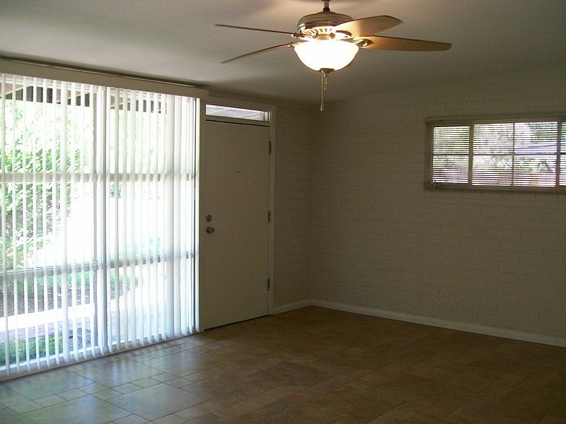2nd image of 1407 S Farmer Ave