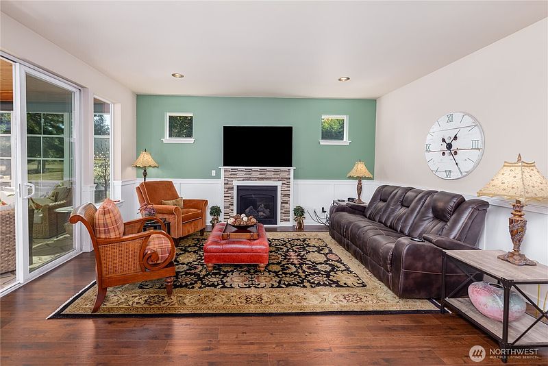 3rd image of 103 View Ridge Dr