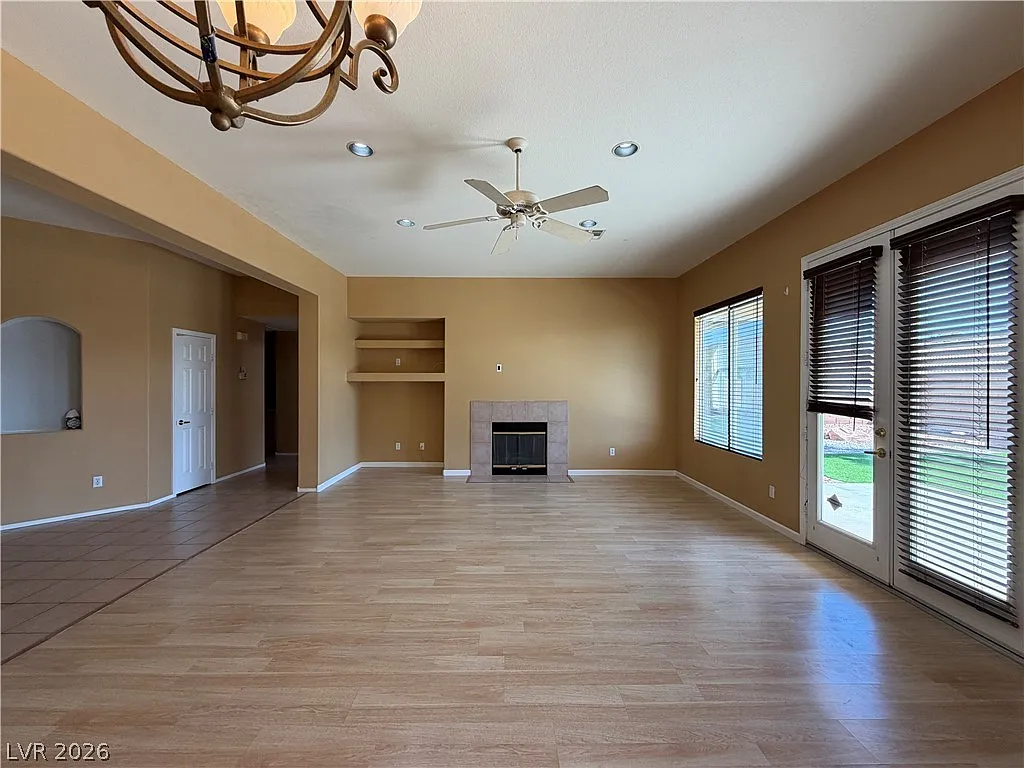 4 bed, 3.0 bath, 2012 sqft, $2,350 — Photo 3