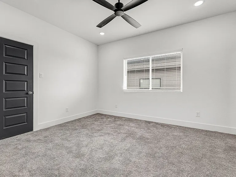3008 Alpha Wolf Ct — Photo 26