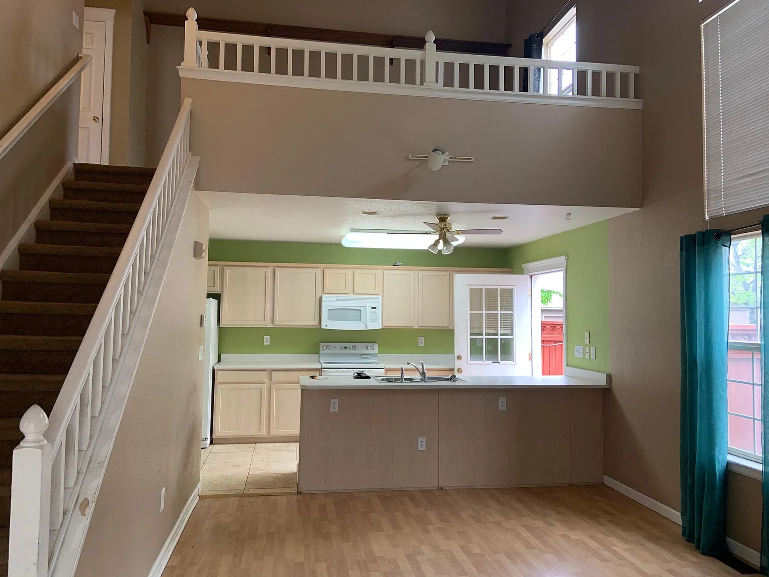 2 bed, 2020 sqft, $2,240 — Photo 4