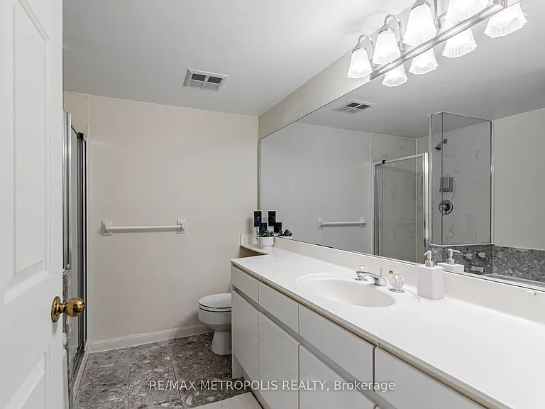 7 Carlton St #601 — Photo 19