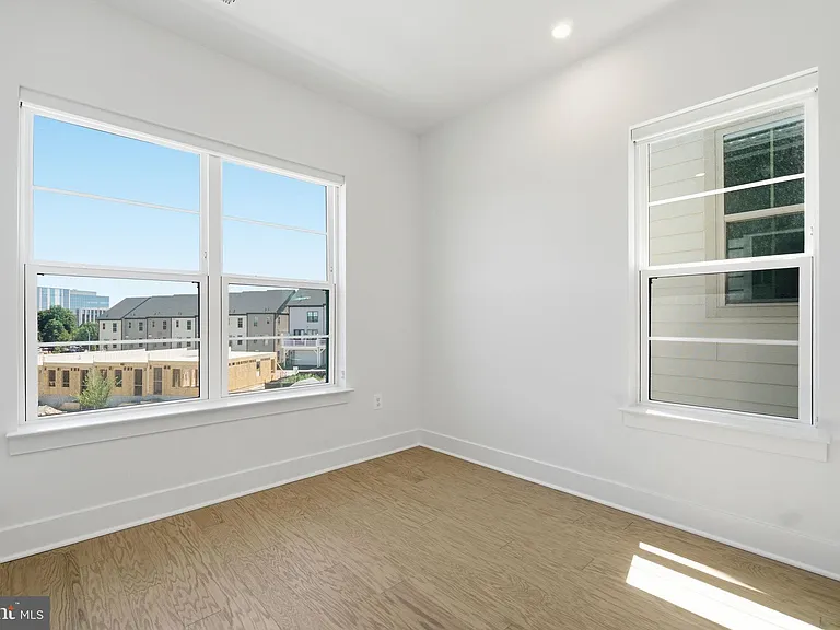 10235 Dalmatian St — Photo 20