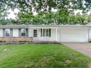 1392 Green Mist Dr, Fenton, MO