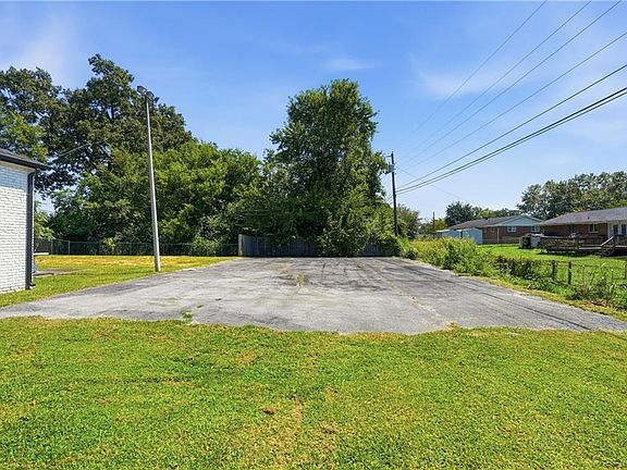 4th image of 385 Cross St